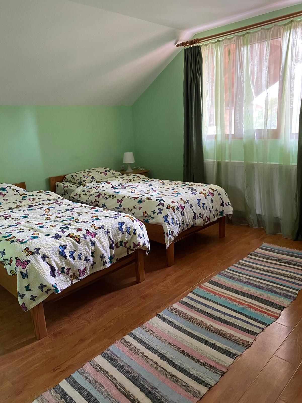 dfb4595e-5a3e-4e83-8035-95fcfeb5c5c8